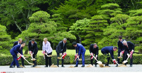 The world leaders of G7 summit (L-R) European Council President Tusk, Italy's Prime Minister Matteo Renzi, German's Chancellor Angela Merkel, U.S. President Barack Obama,, Japan's Prime Minister Shinzo Abe, French President François Hollande, British Prime Minister David Cameron, Canadian Prime Minister Justin Trudeau, and the European Commission President Jean Claude Junker attend the tree-planting ceremony at Ise Grand Shrine in Ise, Mie Prefecture on May 26, 2016, ahead of the summit meeting. ( The Yomiuri Shimbun via AP Images )/YOMIU/369662934091/JAPAN OUT/1605261329