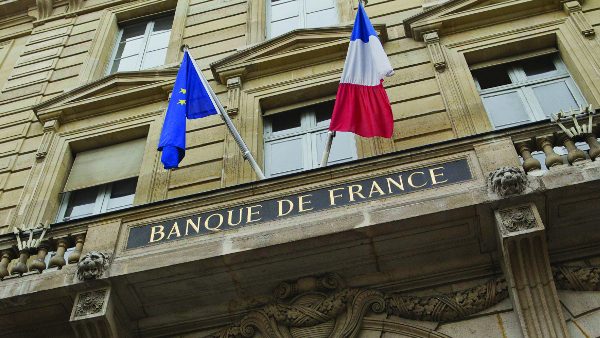 French flags on the fronton of Bank of France (Banque de France) building in Paris. (31 rue Croix des Petits-Champs), FRANCE - 28/01/2013/Credit:A. GELEBART/20 MINUTES/SIPA/1301301658